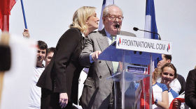 PODCAST 2x25 (aurrerapena) | Deabruaren irudia eztitu arren, proiektu politiko berdinarekin segitzen du Le Pen klanak by ARGIA.eus
