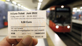 PODKAST 2x33 (aurrerapena) | Hilabeteroko tren tiketak 9 euroan, urratsa ala trikimailua? by ARGIA.eus
